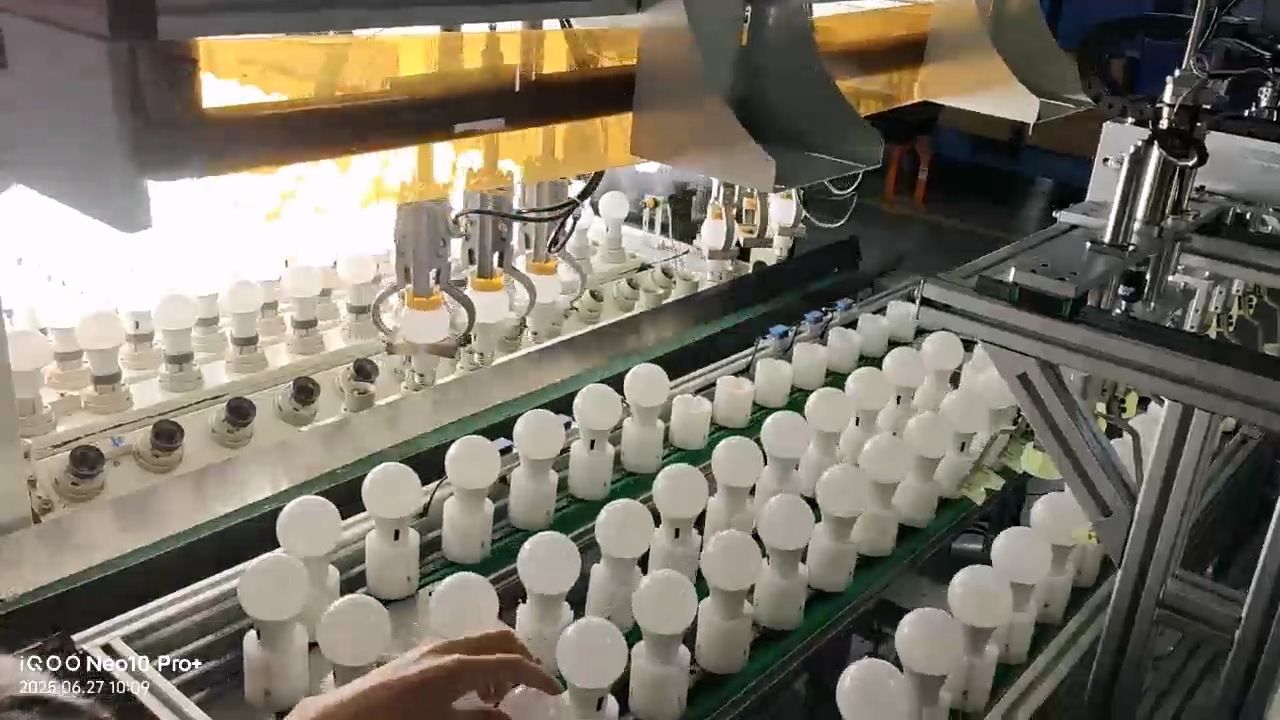 Automatic bulb lamp production line